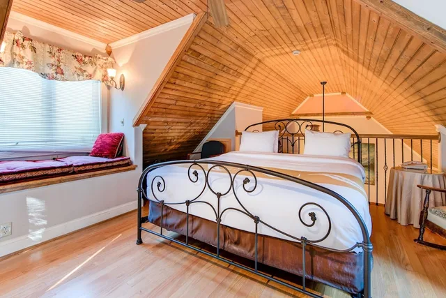 غرفة بسرير كينج بإطلالة على الجبل بشرفة، Quality Inn Creekside - Downtown Gatlinburg 5/10