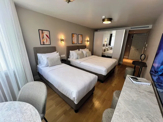 غرفة سوبيريور ثلاثية، Weingart Suites Hotel 3/5