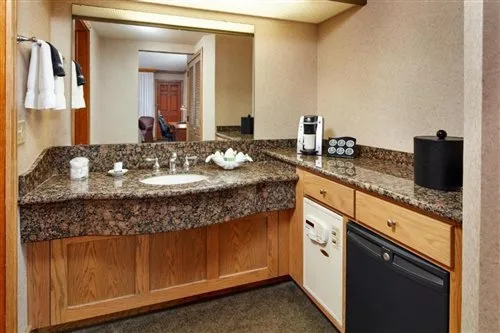 King Standard with Fireplace، Cavalier Oceanfront Resort 2/3
