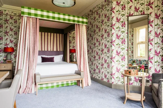 Junior Suite, Pendley Manor 3/4