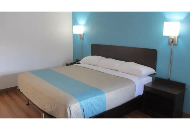 غرفة بسرير كوين، Motel6 Chattanooga, TN - Airport 1/5