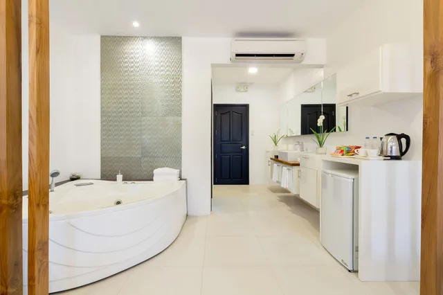 جناح تنفيذي بسرير كينج بحوض جاكوزي، Winds Boutique Hotel 2/2