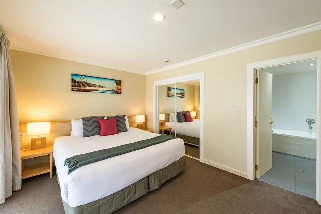 شقة تنفيذية بسريرين منفصلين وسريرين كينج بإطلالة على البحر بغرفتي نوم، Paihia Beach Resort And Spa 4/9
