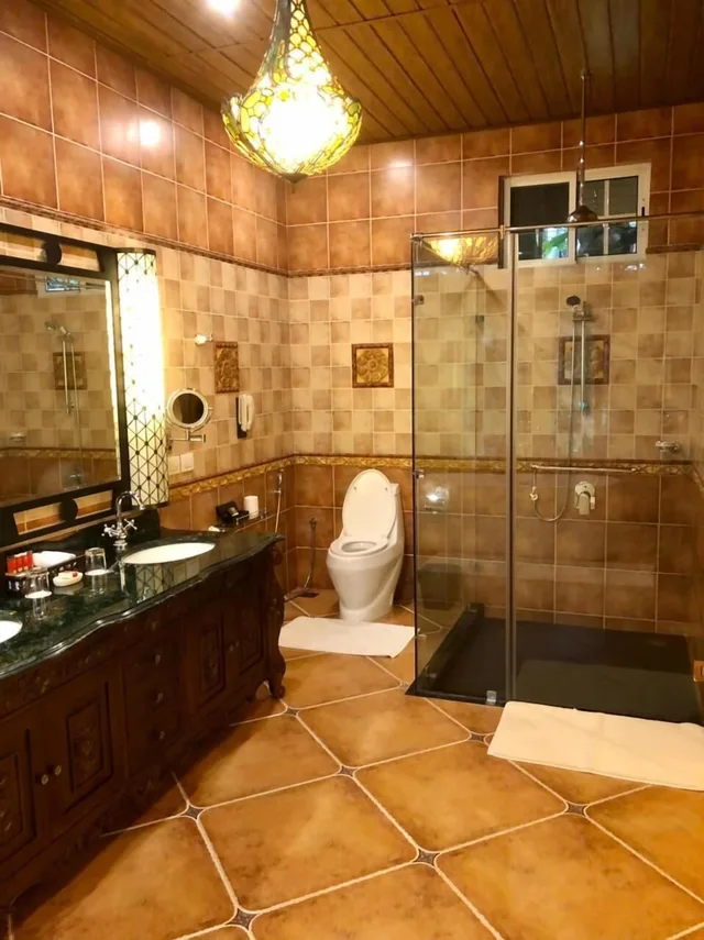 Suite, King Bed, Water Front, Mountain View, Coorg Wilderness Resort & Spa 2/2
