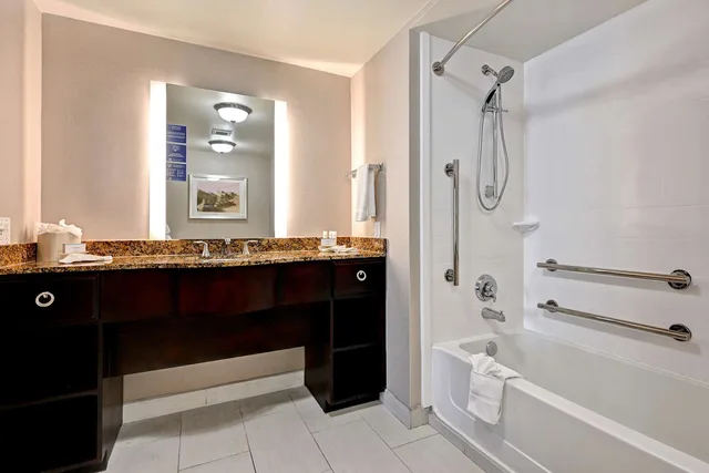 استوديو بسرير كينج بحوض استحمام لذوي الإعاقة، Homewood Suites by Hilton Albuquerque Airport 2/2