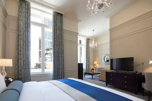 Junior Suite, King Bed, City View, The Tokyo Station Hotel 1/1