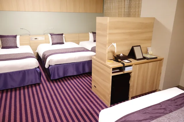 غرفة ديلوكس عائلية بثلاثة أسرّة مع أريكة، Hotel Keihan Kyoto Grande 3/4