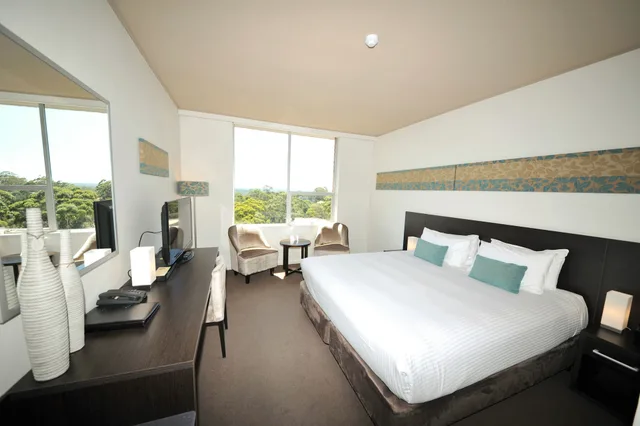 غرفة تنفيذية، Royal Pacific Hotel 5/10