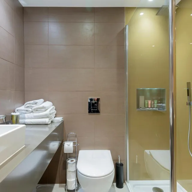 غرفة بسرير مزدوج، DONNINGTON MANOR HOTEL 6/7