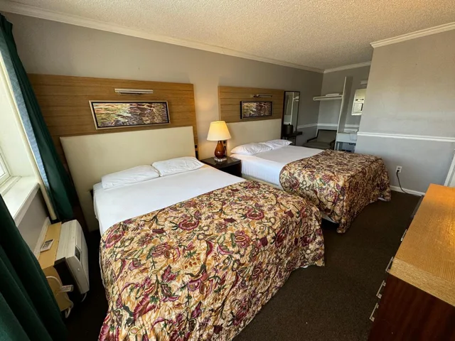غرفة بسريرين كوين، Bay Breeze Motel 1/5