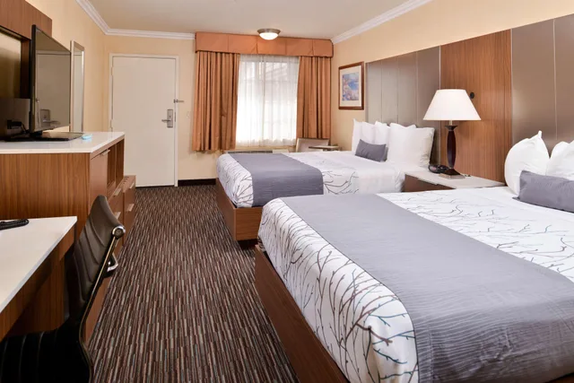 غرفة بسريرين كوين في طابق مرتفع، Best Western Airpark Hotel - Los Angeles LAX Airport 2/7
