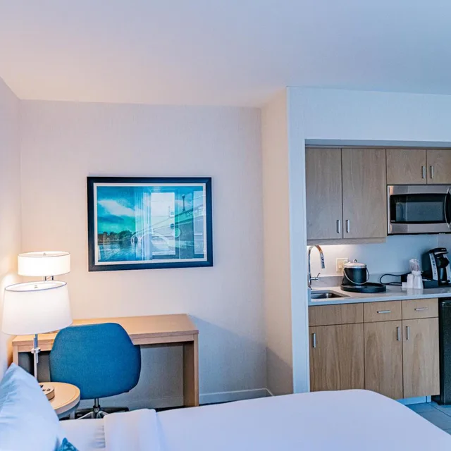 Junior Suite, King Bed, The Inn at Longwood Medical 5/10