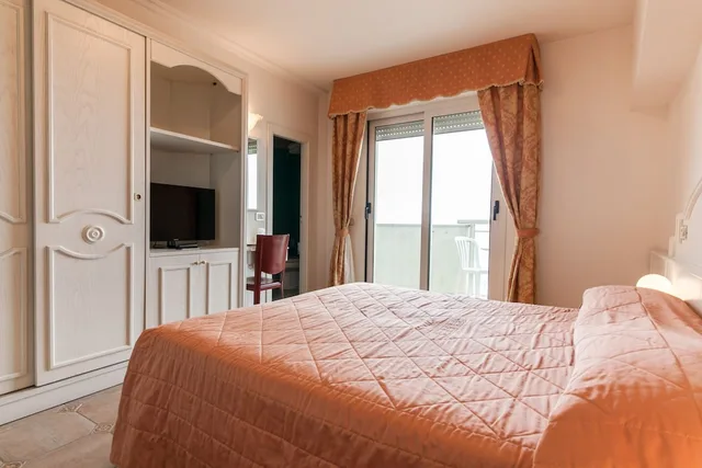 غرفة كلاسيكية بسرير مزدوج أو سريرين منفصلين، Hotel Universal 2/5