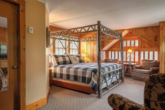 غرفة بريميوم بسرير كينج مع أريكة، Whitney Apos S Inn At Jackson 2/8
