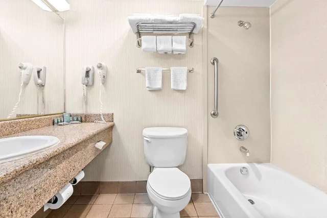 غرفة بسريرين كوين، Surestay Hotel By Best Western Castro Valley 4/4