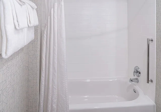 غرفة قياسية بسريرين كوين لذوي الإعاقة، HOLIDAY INN EXPRESS & SUITES CINCINNATI NE - RED BANK ROAD 5/6