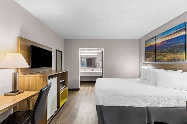 غرفة بسرير كوين، Days Inn by Wyndham Clayton 2/5