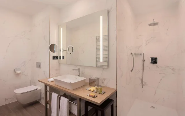 1 Bedroom, Deluxe, Villa, Beach Front، Hilton Rijeka Costabella Beach Resort and Spa 3/4
