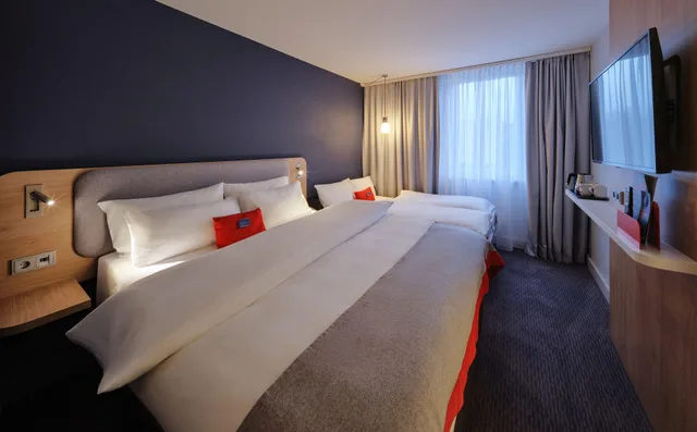 Room, Queen Bed, HOLIDAY INN EXPRESS COLOGNE MUELHEIM 1/1