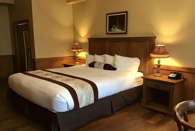 غرفة ديلوكس بسرير كينج لذوي الإعاقة، Eureka Inn, Trademark Collection by Wyndham 3/5