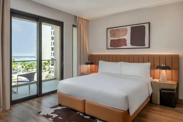 جناح بإطلالة على المسبح بغرفة نوم واحدة، Staybridge Suites Abu Dhabi Yas Island 1/3