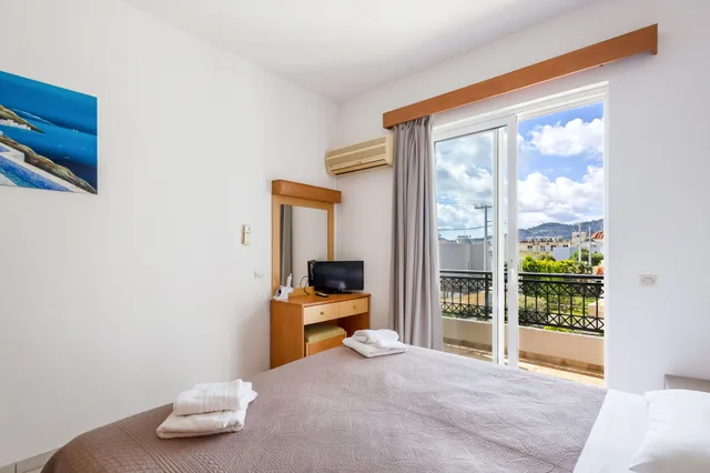 Studio, King Bed, Garden View, Balcony, Johnhara Studios And Apartments 3/6