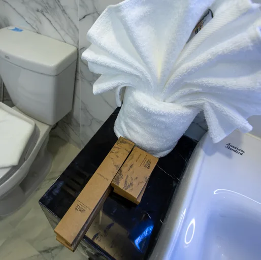 غرفة ديلوكس بسرير كينج بحوض استحمام، Airbus Hotel at Phawana Station 2/2