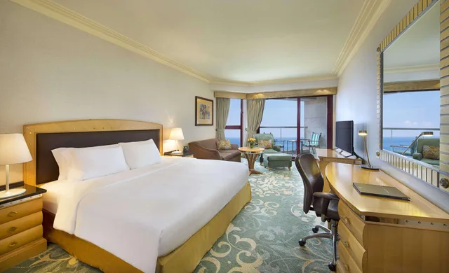 Sultan, Suite, King Bed, Partial or Full Sea View, Jeddah Hilton 1/3