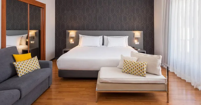 غرفة بسرير كينج، Hotel Madrid Plaza Espana Affiliated by Melia 5/10