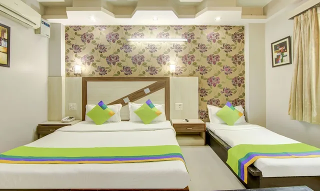 غرفة بريميوم بسرير كينج، Rockwell Plaza 2/5