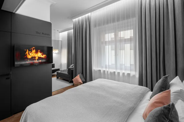 غرفة كومفورت بسرير كينج، THE MANES Boutique Hotel Prague 2/3