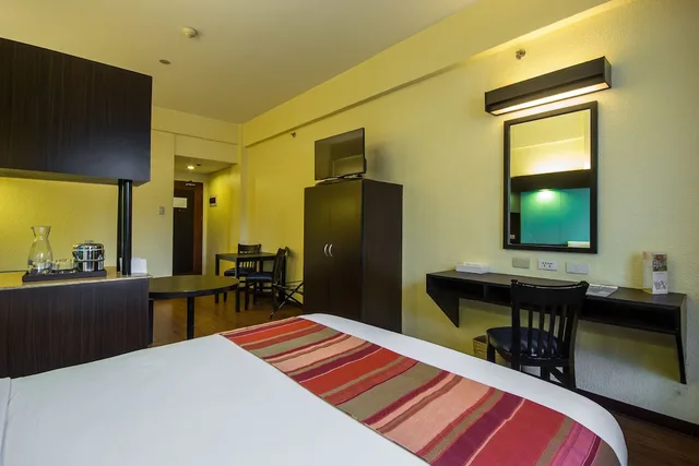 جناح بسرير كوين، Microtel by Wyndham Batangas 1/6