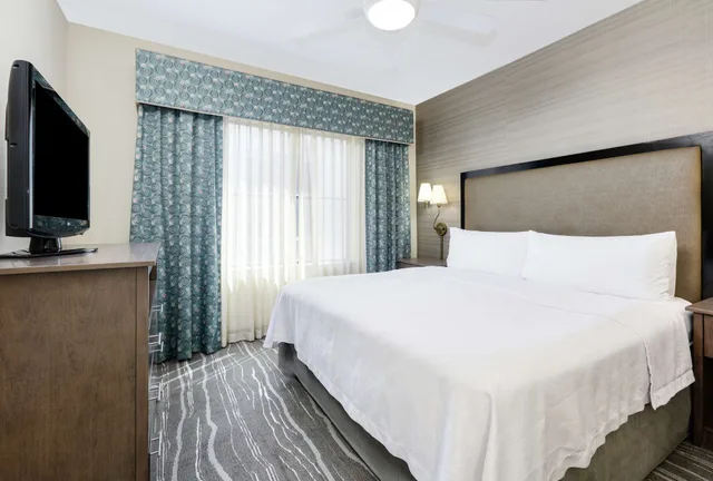 جناح بسرير كينج وسريرين كوين بغرفتي نوم مع أريكة بحوض استحمام لذوي الإعاقة، Homewood Suites By Hilton Dallas Allen 1/5