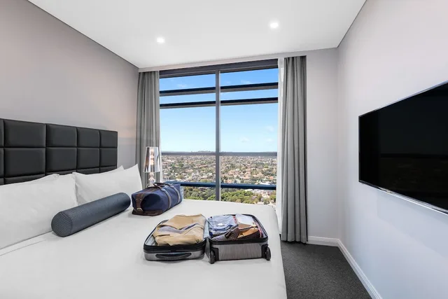 جناح بسريرين كينج بشرفة بغرفتي نوم، Meriton North Sydney 3/10