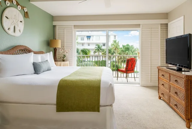 2 Bedrooms, Classic, Suite, 1 King and 2 Queen Beds, Bay View, Kitchen, Olde Marco Island Inn And Suites 2/2