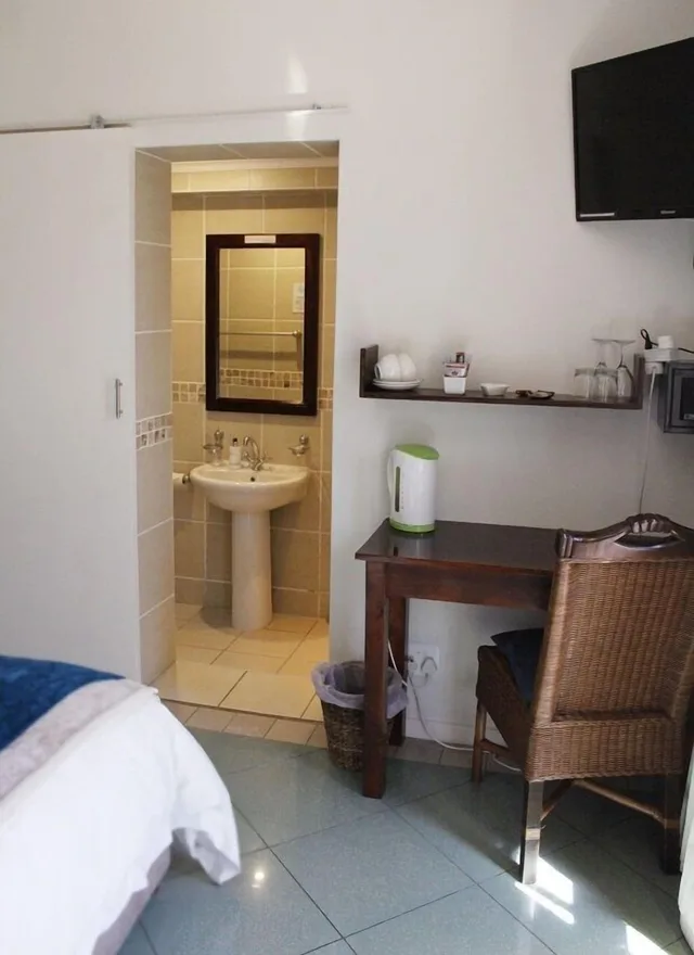 Room, Queen Bed, Amani Guest Lodge 2/3