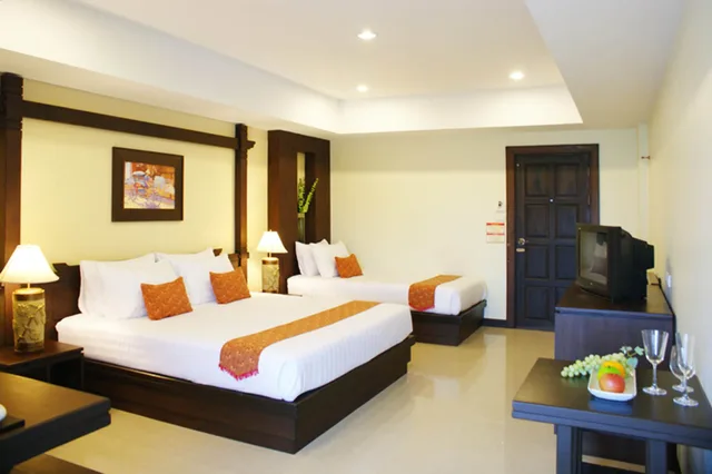 غرفة قياسية ثلاثية بسرير مزدوج وسرير فردي، Thongta Spa & Resort 1/3