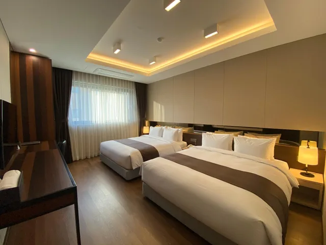 جناح ملكي بسريرين منفصلين وسريرين كينج، New Donghae Hotel 1/2