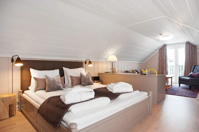 جناح جونيور بسرير مزدوج مع أريكة، Lysebu Hotel Oslo 1/8