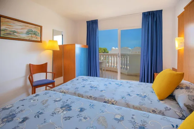 Family, 3 Beds, Sofa, Terrace, Hotel Servigroup Romana 3/7