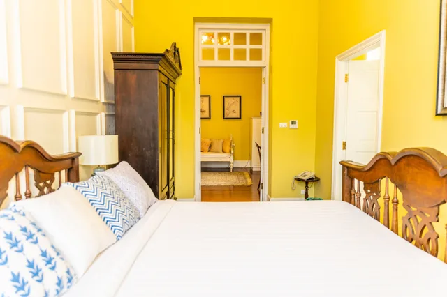 Five, Deluxe, King Bed, Living Area, Bathtub، Baan2459 Heritage House 1/4