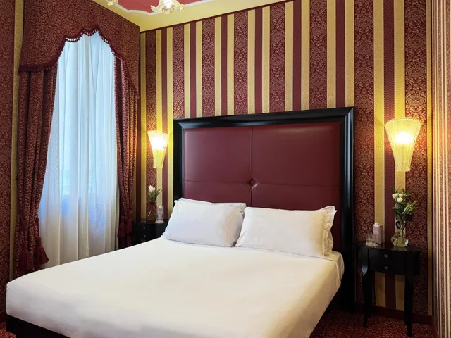 Superior, Queen Bed, Canal View, Hotel Alcyone 1/3