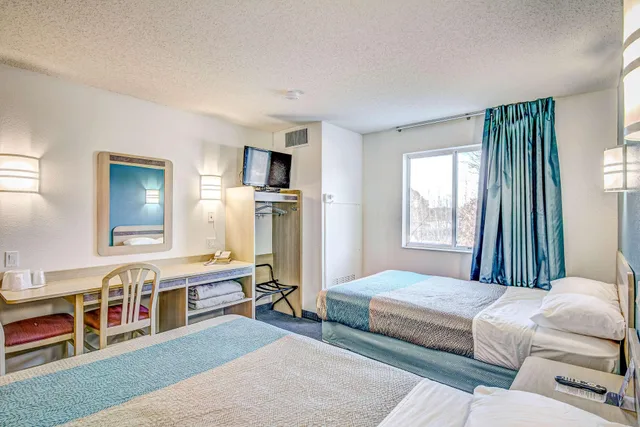 غرفة بسريرين مزدوجين، Econo Lodge Menomonie WI 1/4