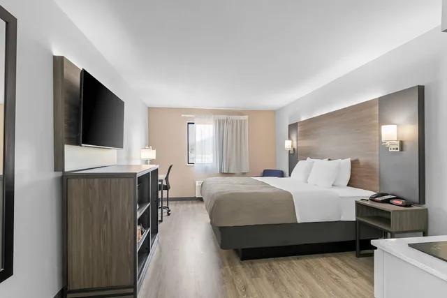 Efficiency, King Bed، Quality Inn New Martinsville, WV 4/9