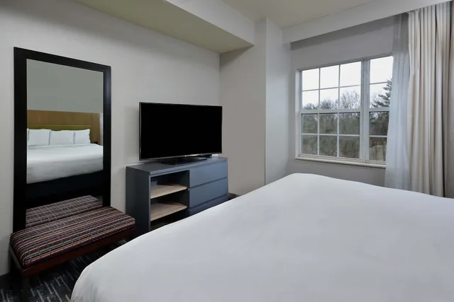 جناح بسرير كينج بغرفة نوم واحدة، Country Inn & Suites by Radisson, Asheville West near Biltmore 2/4
