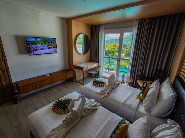 غرفة ديلوكس بسريرين منفصلين بإطلالة على المسبح، Raja Hotel Kuta Mandalika Resort & Convention 9/10