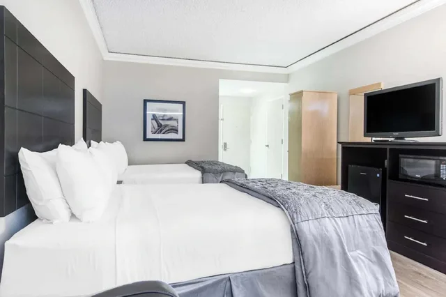غرفة ديلوكس بسريرين كوين، Travelodge by Wyndham Trois-Rivieres 3/9