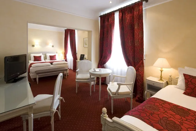 جناح جونيور، Grand Hotel Bristol 6/8