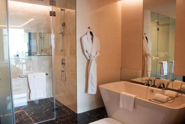 2 Bedrooms, Suite, Skyline View, Large، The St Regis Bangkok 5/8