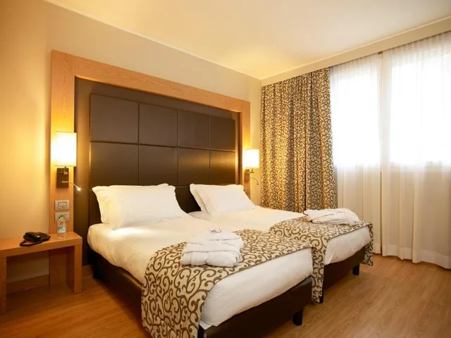غرفة بسرير مزدوج، Virginia Palace Hotel 4/10